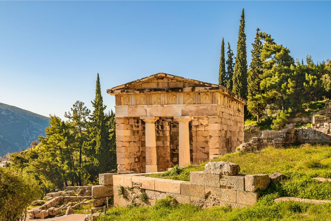 Athenians Treasury Building delphi Credits DanFLCreativo Canva