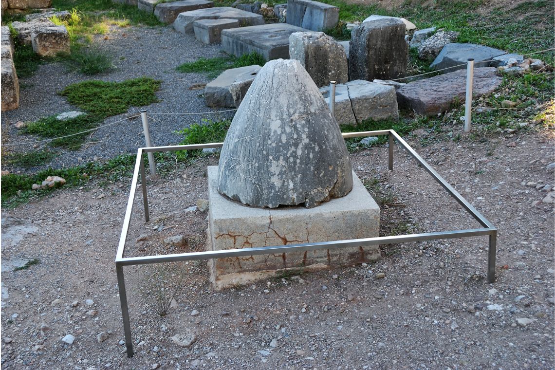 Navel stone in Delphi Credits znm Canva